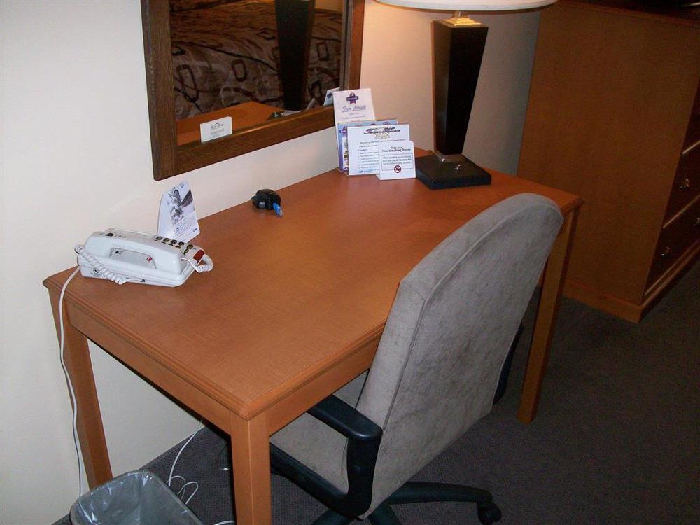 Townhouse Inn غريت فولز، مونتانا الغرفة الصورة